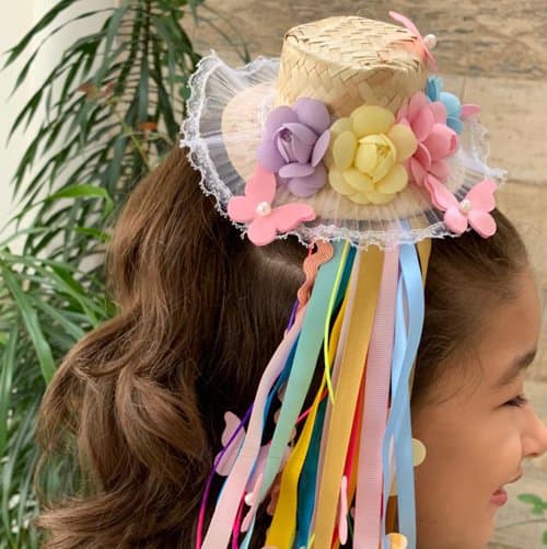 Acessórios de cabelo com camélias de tecido