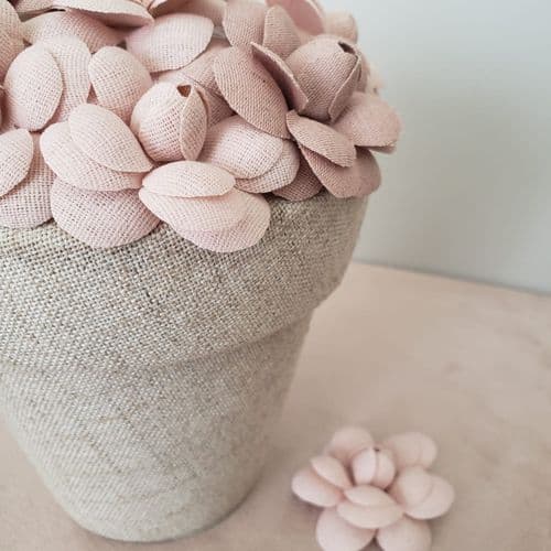 Vaso de camélias artesanais